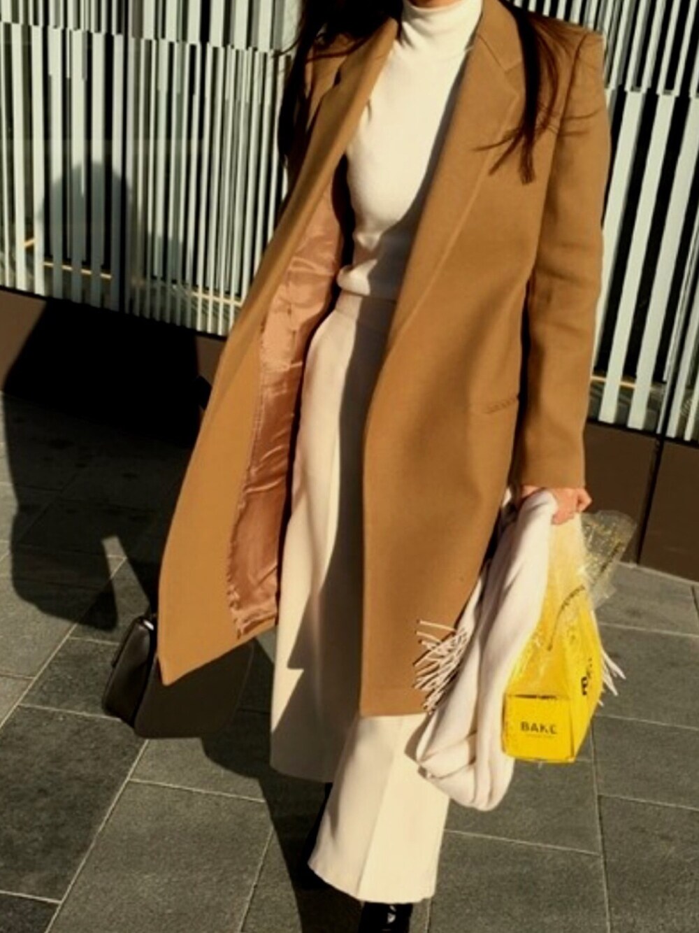 「jcrew、UNIQLO、GALERIE VIE、CELINE、冬コーデ、大人コーデ」｜「GALERIE VIEのカシミヤ ハイネックプルオーバー（ニット/セーター、ホワイト系）」を使った、mepichanさん（レディース・159cm）の冬コーディネートの1枚目の写真