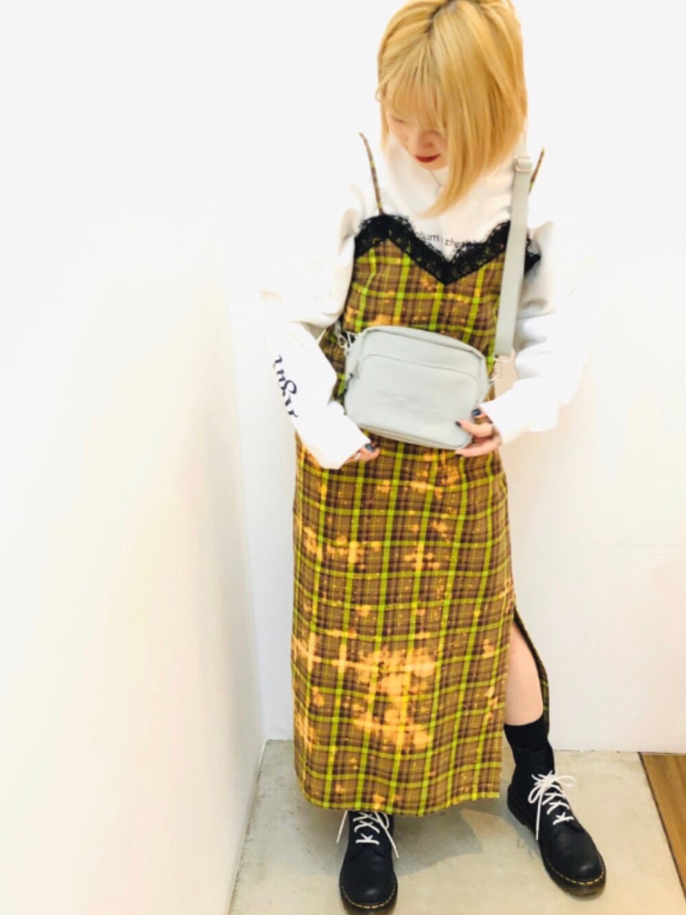X-girl（エックスガール）の「PSYCHEDELIC FACE CREW SWEAT TOP