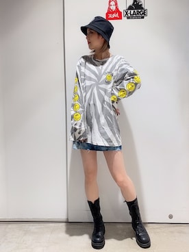 「袖プリント」｜「アイテム（帽子）」を使った、小島えみるさん（レディース・165cm）の冬コーディネート