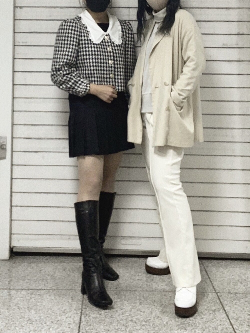 「オールホワイト、ホワイトコーデ、ブラックコーデ、ootd、みゆまいコーデ」｜「WHO'S WHO galleryのアイテム（パンツ、ホワイト系）」を使った、実　夢さん（レディース・160cm）の冬コーディネートの1枚目の写真