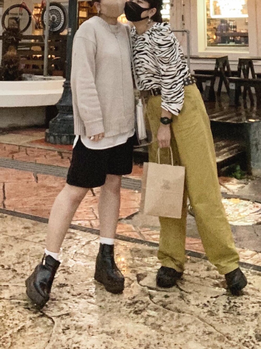 「みゆまいコーデ、おしゃれさんと繋がりたい、ootd、フォローミー、いいね、save、フォローお願いします🤑、レイヤードスタイル、ハーフパンツ、ベージュ、ゼブラ柄」｜「Heatherのアイテム（ブーツ、ブラック系）」を使った、実　夢さん（レディース・160cm）の冬コーディネートの1枚目の写真