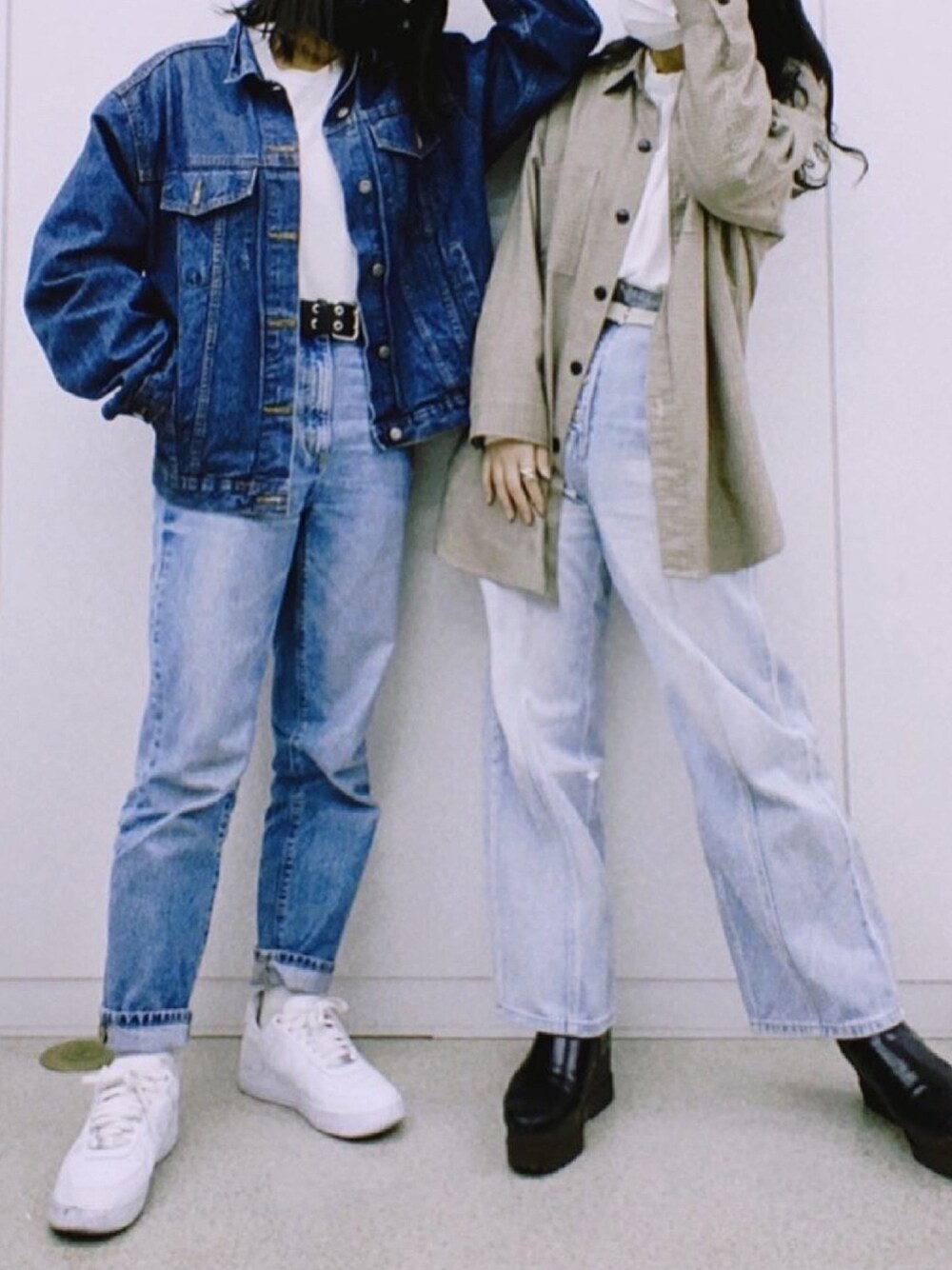 「シンプルコーデ、大人カジュアル、カジュアル、春コーデ、デニム、デニムオンデニム、スニーカー、シャツスタイル、いいね、save、フォローお願いします🤑」｜「one wayのアイテム（デニムパンツ、ブルー系）」を使った、実　夢さん（レディース・160cm）の春コーディネートの1枚目の写真