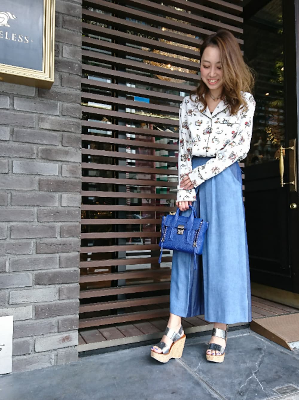 「デニム、パジャマ、春コーデ、オリジナルプリント、フィリップリム、パジャマシャツ」｜「FABIO RUSCONIの【FABIO RUSCONI】WOMENS ウエッジソールサンダル -DORA100-（サンダル、シルバー系）」を使った、n o m さん（レディース・158cm）の春コーディネートの1枚目の写真