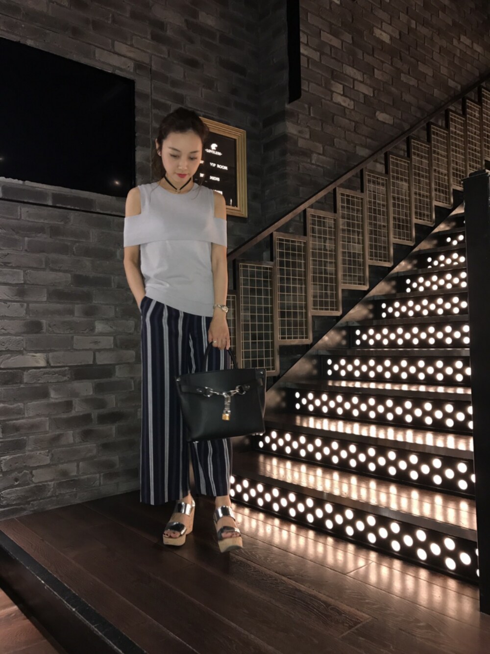 「ストライプ、ワイドパンツ、Alexander Wang、LOVELESS、シンプルコーデ、オフショルダー、ラブレス、アウトショルダー」｜「LOVELESSの【LOVELESS】WOMENS オフショルダーニットタンク（ニット/セーター、グレー系）」を使った、n o m さん（レディース・158cm）の夏コーディネートの1枚目の写真