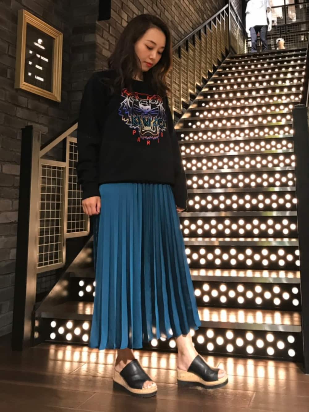 「スウェット、KENZO、サンダル、プリーツスカート、LOVELESS、新作、ラブレス、ラブレス京都、19aw、lovelesskyoto」｜「LOVELESSの【LOVELESS】WOMEN プリーツスカート（スカート、グリーン系）」を使った、n o m さん（レディース・158cm）の夏コーディネートの1枚目の写真