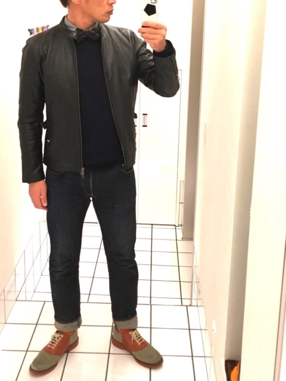 「URBAN RESEARCH DOORS MENS、蝶ネクタイ、革ジャン、UNIQLO、GUCCI、regal、キレイめコーデ」｜「REGALのアイテム（シューズ、ブラウン系）」を使った、流山ＲＥＤＳさん（メンズ・180cm）の冬コーディネートの1枚目の写真