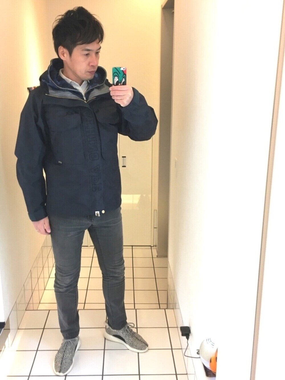 「A BATHING APE、go slow caravan、G-SHOCK、GU、adidas originals、yeezyboost、RIZIN、高田延彦、明けましておめでとうございます」｜「浦和レッズのアイテム（スマホケース/カバー、レッド系）」を使った、流山ＲＥＤＳさん（メンズ・180cm）の冬コーディネートの1枚目の写真