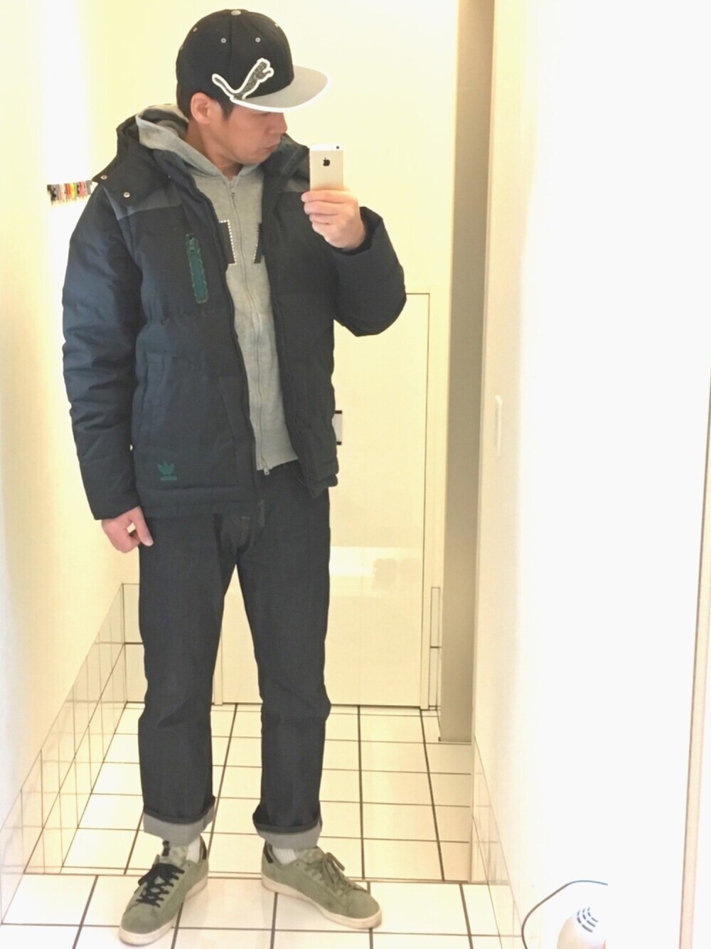 「PUMA、adidas originals、A BATHING APE、adidas originals by nigo、undefeated、スワロフスキー」｜「PUMAのPUMA GOLF×スワロフスキーデコ（キャップ、ブラック系）」を使った、流山ＲＥＤＳさん（メンズ・180cm）の冬コーディネートの1枚目の写真