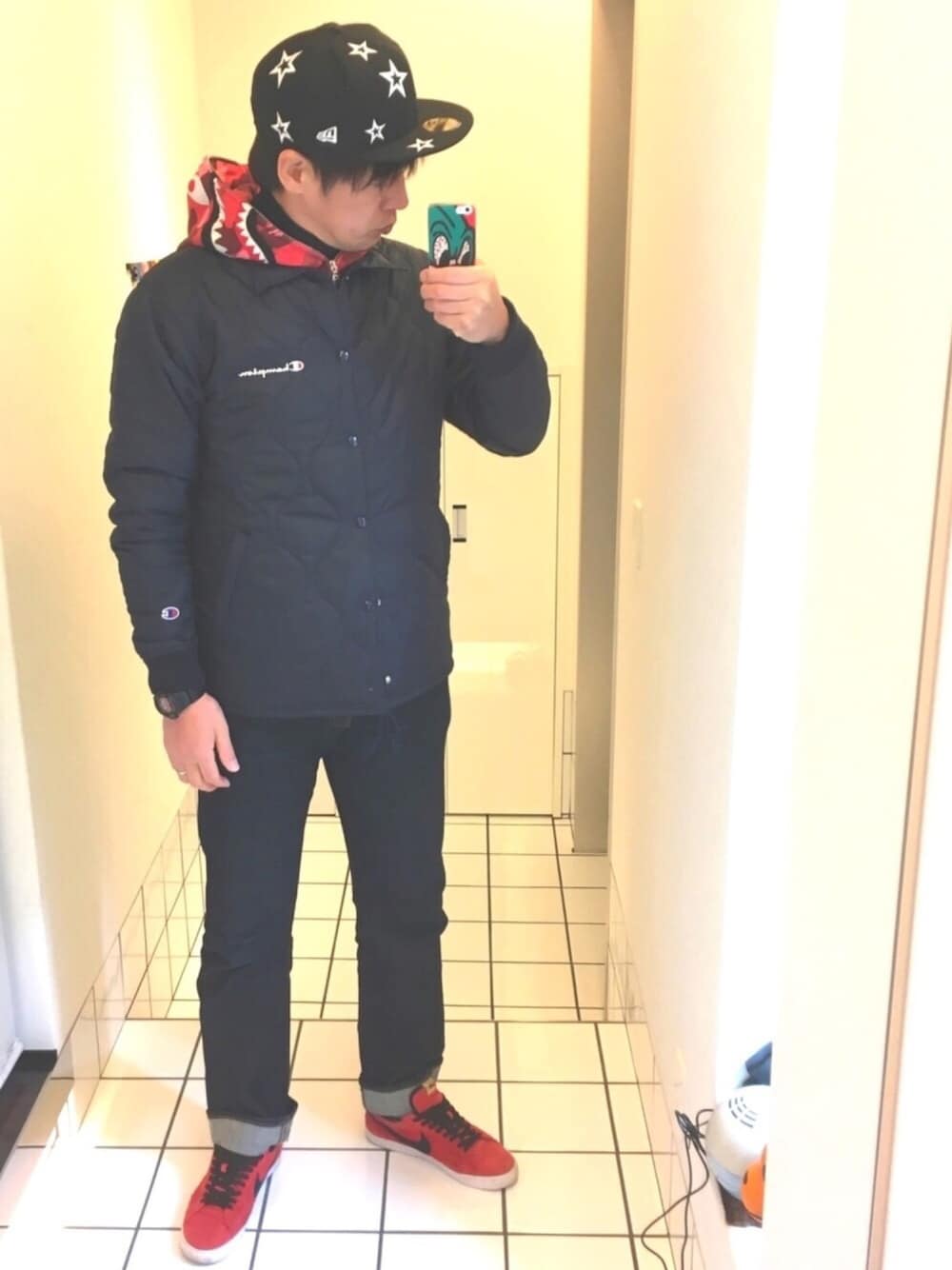 「NEW ERA、Champion、A BATHING APE、UNIQLO、NIKE、浦和レッズ、G-SHOCK」｜「NEW ERAのアイテム（キャップ、ブラック系）」を使った、流山ＲＥＤＳさん（メンズ・180cm）の春コーディネートの1枚目の写真