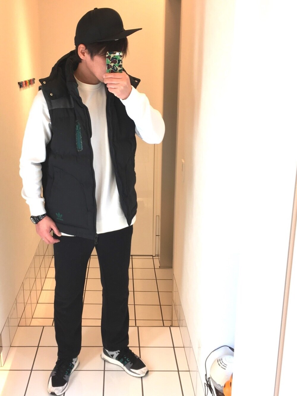 「adidas、adidas originals、NIKE、UNIQLO、A BATHING APE、MEDICOM TOY、G-SHOCK、スポーツカジュアル」｜「adidasのアイテム（キャップ、ブラック系）」を使った、流山ＲＥＤＳさん（メンズ・180cm）の春コーディネートの1枚目の写真