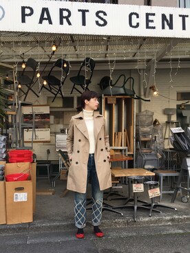 「お散歩」｜「アイテム（トレンチコート）」を使った、大釜ケリーさん（レディース・165cm）の春コーディネート