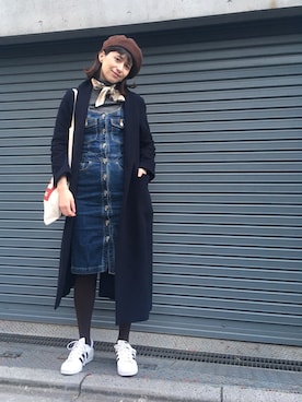「デニムワンピース」｜「アイテム（チェスターコート）」を使った、大釜ケリーさん（レディース・165cm）の冬コーディネート