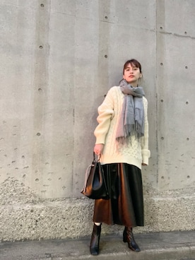 「Laugoa（ラウゴア）のアイテム」を使った、大釜ケリーさん（レディース・165cm）の秋コーディネート