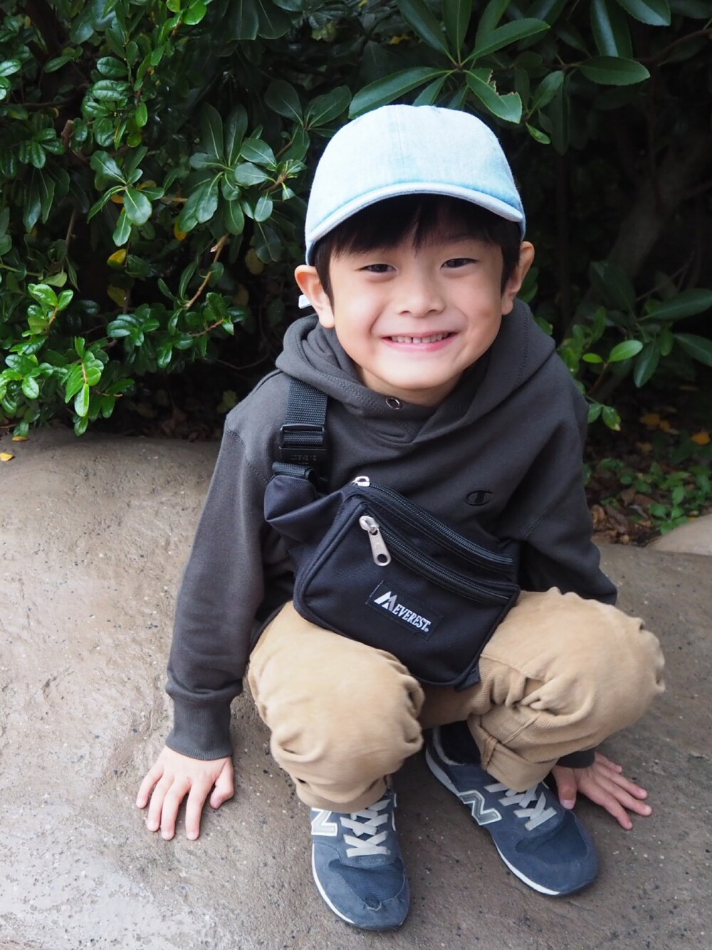 「カジュアルコーデ、冬、ootd、キッズコーデ、キッズファッション、キッズ、男の子、男の子コーデ、kids、kidsfashion」｜「newhattanのアイテム（キャップ、ブルー系）」を使った、NO NAMEさん（キッズ・123cm）の秋コーディネートの1枚目の写真