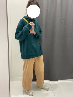 「通勤穿搭」｜「アイテム（パーカー）」を使った、花柒Niaさん（レディース・168cm）の秋コーディネート