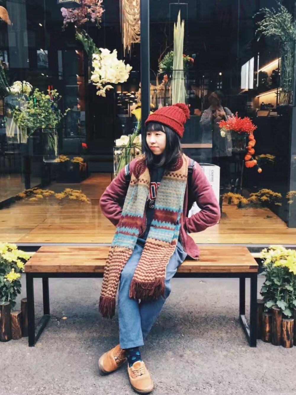 「ZARAのアイテム（ニットキャップ/ビーニー、レッド系）」を使った、徐寧壎さん（レディース・155cm）の秋コーディネートの1枚目の写真