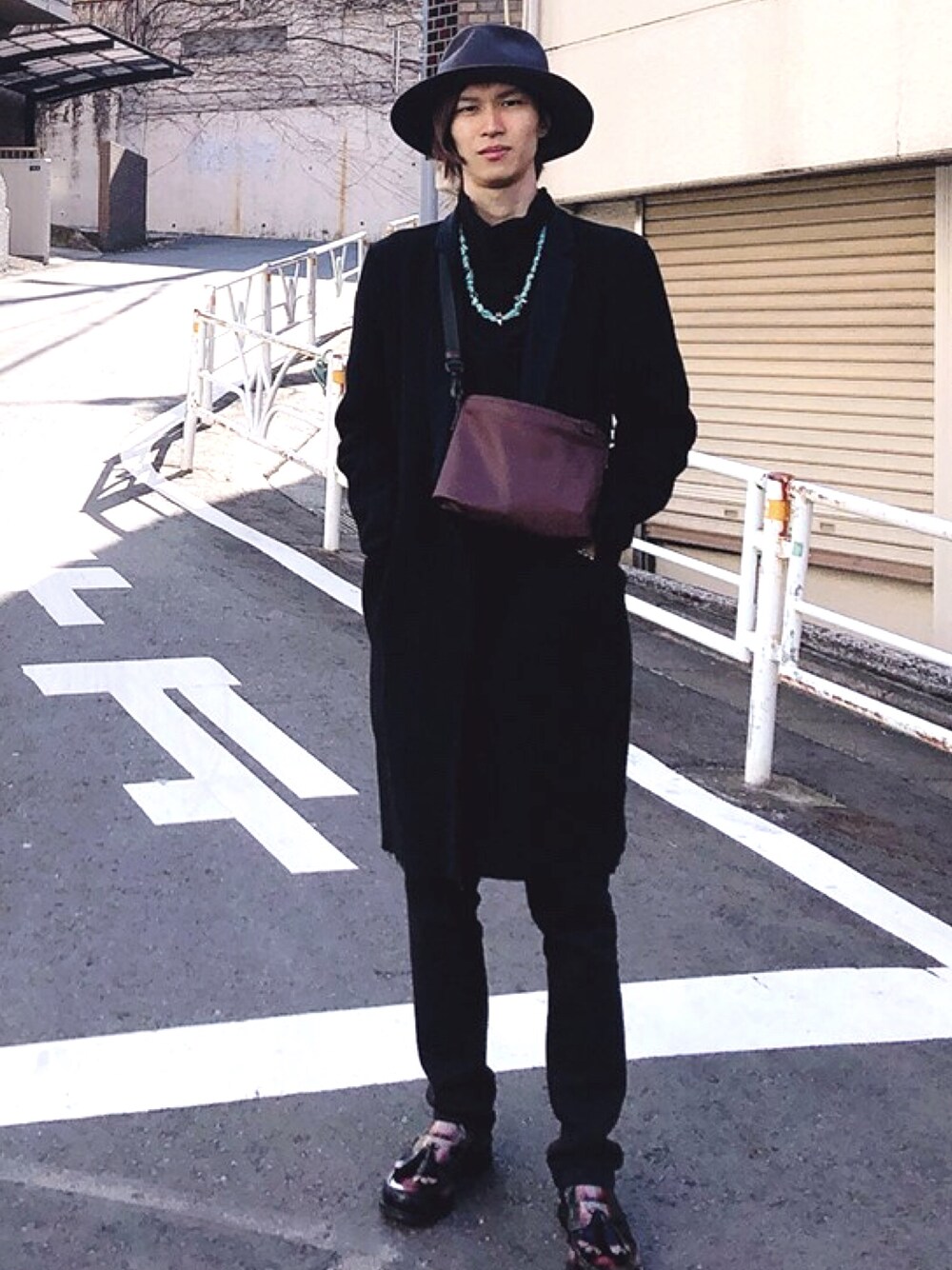「お洒落さんとつながりたい、タートルネック、ターコイズ、春コーデ、さむい」｜「KIJIMA TAKAYUKIのアイテム（ハット、グレー系）」を使った、no.bdさん（メンズ・178cm）の春コーディネートの1枚目の写真