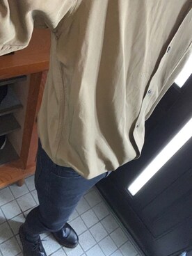 「GU（ジーユー）のアイテム（シャツ/ブラウス、ベージュ系）」を使った、つかじさん（メンズ・180cm）の春コーディネート