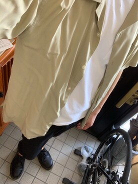 「GU（ジーユー）のアイテム（シャツ/ブラウス、ベージュ系）」を使った、つかじさん（メンズ・180cm）の春コーディネート