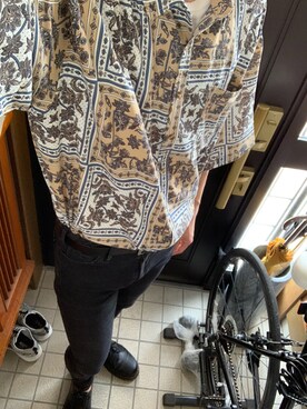 「kutir（クティール）のアイテム（シャツ/ブラウス、ベージュ系）」を使った、つかじさん（メンズ・180cm）の夏コーディネート