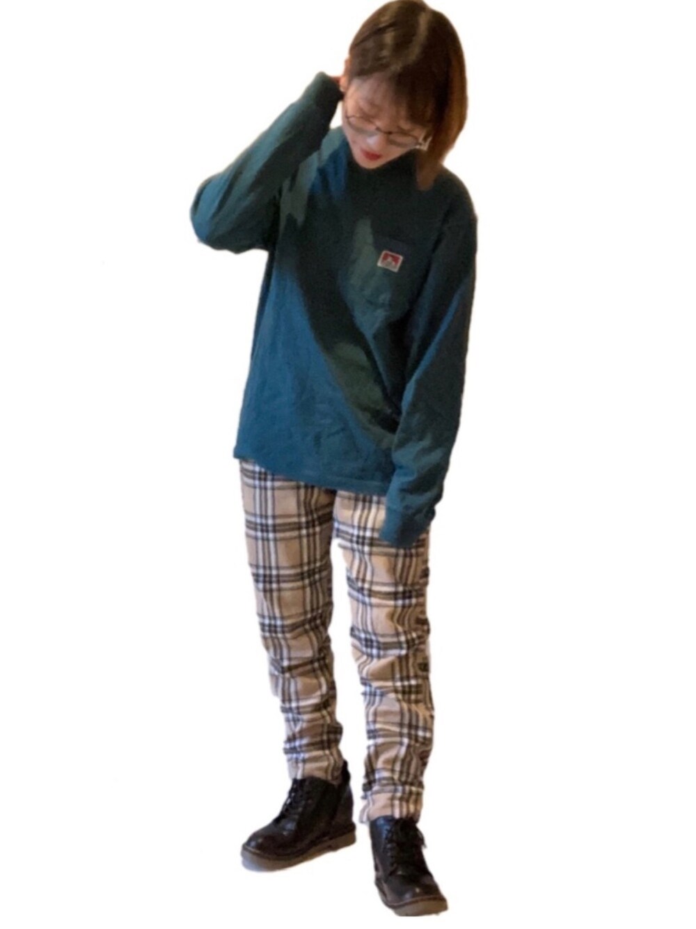 「チェックパンツ、ベンデイビス、Avail、緑Tシャツ、ロンT、GU、メガネコーデ」｜「BEN DAVISの【BEN DAVIS/ベンデイビス】ワンポイントロングスリーブロンT / ユニセックスアイテム（Tシャツ/カットソー、グリーン系）」を使った、haru さん（レディース・156cm）の冬コーディネートの1枚目の写真