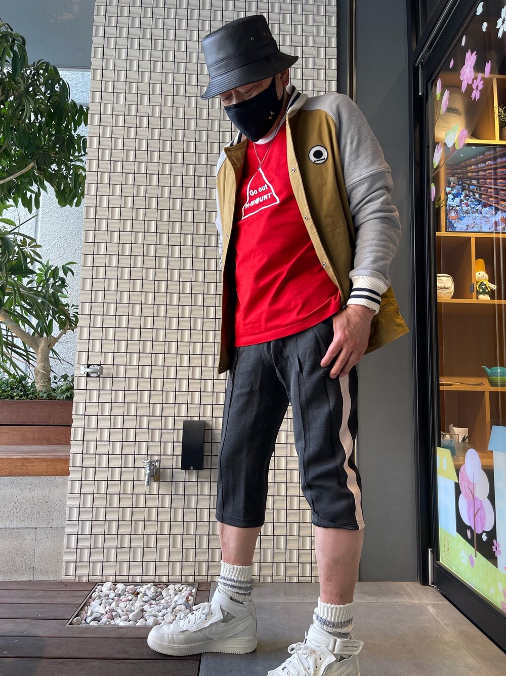 「REFEREEのアイテム（Tシャツ/カットソー、レッド系）」を使った、blackpanther56さん（メンズ・180cm）の春コーディネートの1枚目の写真