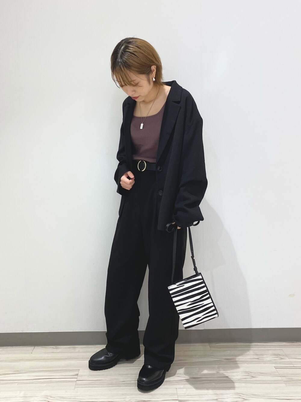 「セットアップ、モード、ワントーンコーデ、ブラック、ゼブラ柄、大人カジュアル、秋服、低身長」｜「PAGEBOYのウールライクセットアップジャケット（その他アウター、ブラック系）」を使った、 ｱ ﾔ ﾅ .さん（レディース・151cm）の秋コーディネートの1枚目の写真