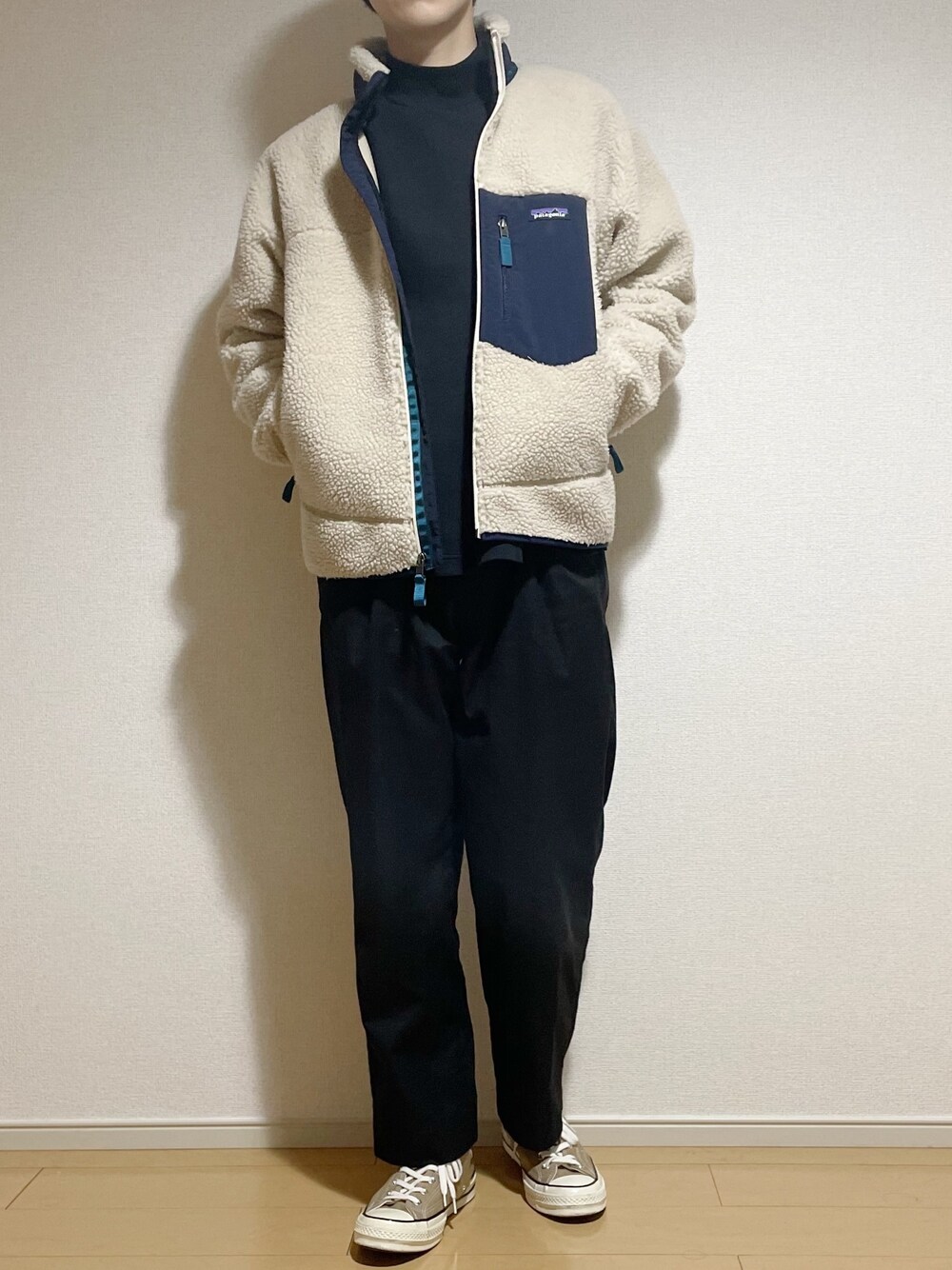 「私の推しブランド、カジュアルコーデ、お洒落さんとつながりたい、patagonia、patagoniaのフリース、レトロX、パタゴニア、モックネック、ユニクロユー、converse」｜「patagoniaのWEB限定 patagonia/パタゴニア メンズ・クラシック・レトロX・ジャケット（ブルゾン、ホワイト系）」を使った、Eddieさん（メンズ・168cm）の冬コーディネートの1枚目の写真
