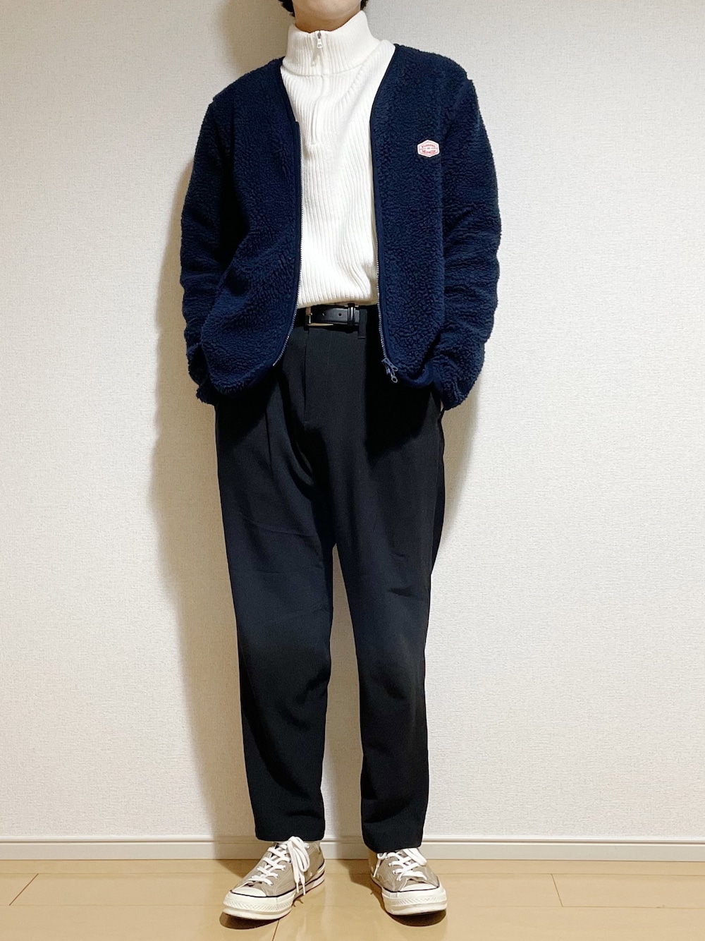 「春、今日のコーデ、シンプル、大人コーデ、ユニクロ、ボアブルゾン、スラックス、CT70s、コンバース、スニーカー」｜「Vincent et MireilleのVincent et Mireille/バンソン エ ミレイユ 別注BOA CARDIGAN/ボアフリース カーディガン（ブルゾン、ブルー系）」を使った、Eddieさん（メンズ・168cm）の春コーディネートの1枚目の写真