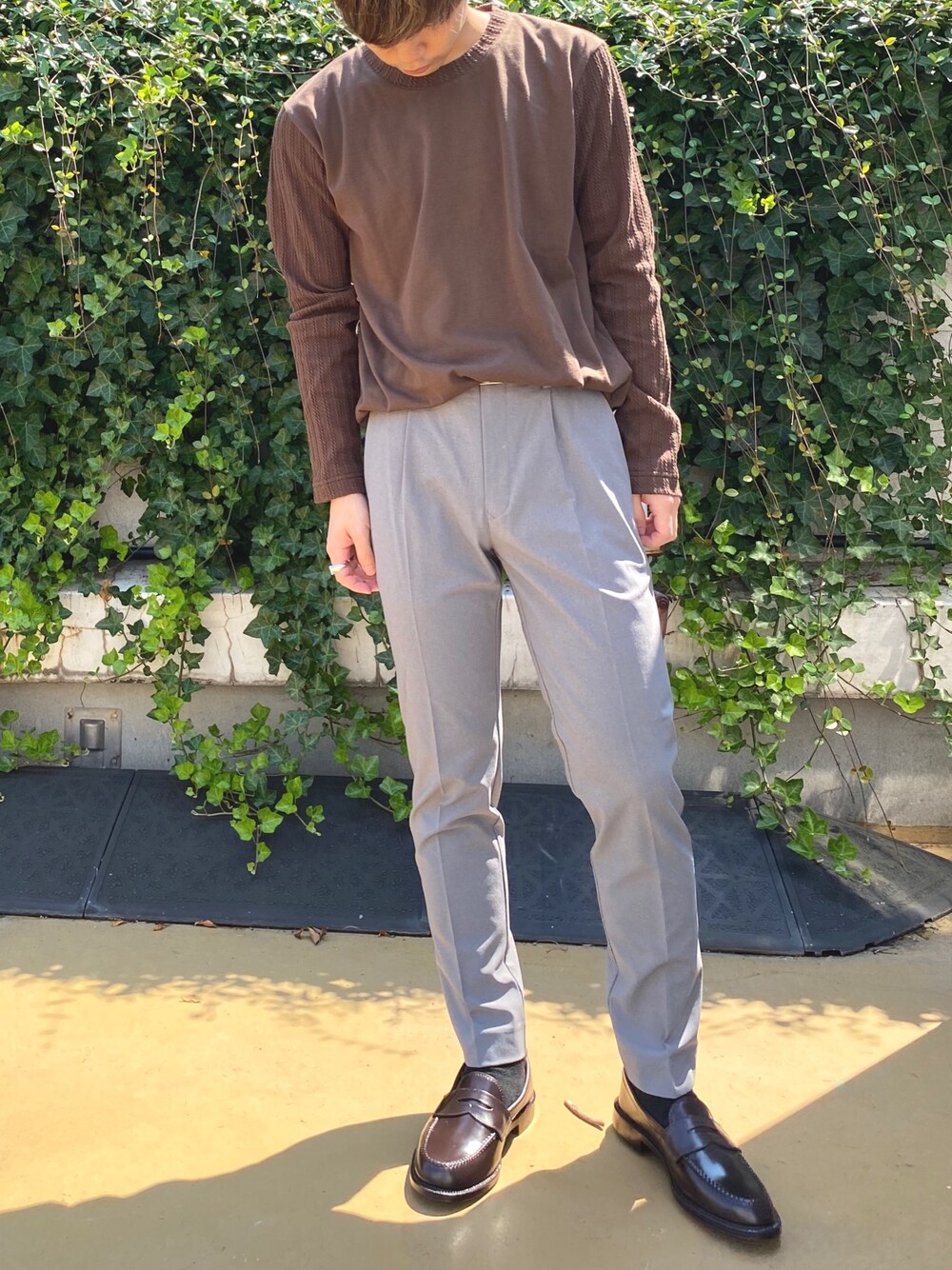 「今日のコーデ、ナノユニバース、キレイめ、ブラウンコーデ、あわいろコーデ、秋コーデ、2020AW、梅雨明け、はやくも、長袖Tシャツ」｜「NANO universeのケーブルスリーブコンビネーションカットソー（Tシャツ/カットソー、ブラウン系）」を使った、nano・universe ルミネ北千住 Mensさん（メンズ・170cm）の夏コーディネートの1枚目の写真