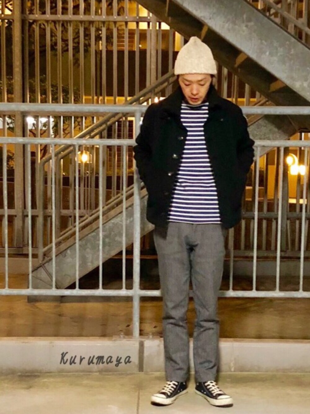 ブラック系のジャケット/アウター、その他のTシャツ/カットソー、グレー系のその他パンツを着用したメンズの春コーディネートの1枚目の写真