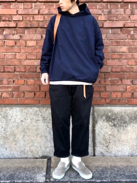 「MANUAL ALPHABET（マニュアル アルファベット）のアイテム（パーカー）」を使った、くるまやさん（メンズ・165cm）の春コーディネート