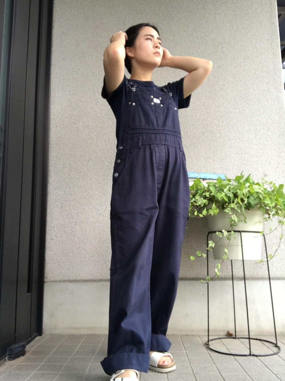 「夏コーデ、カジュアル、オーバーオール、Tシャツ、Calvin Klein、niko and ...、tina、ショートヘア」｜「Calvin Kleinのアイテム（サロペット/オーバーオール、ブルー系）」を使った、blueさん（レディース・150cm）の夏コーディネートの1枚目の写真