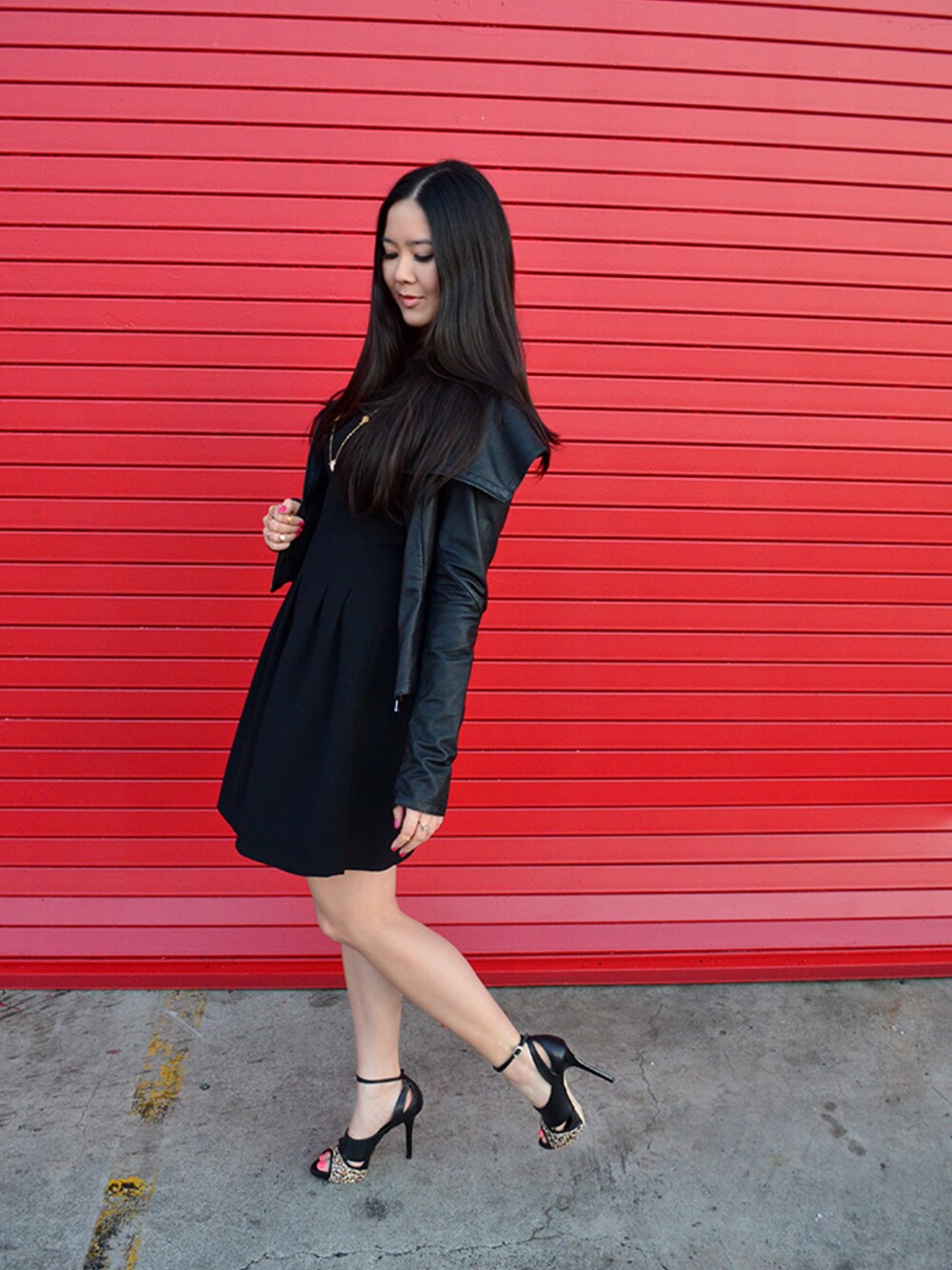 「Christian Louboutin、heels、leopard、Peep-toe」｜Elise Armitageさん（レディース）の夏コーディネートの1枚目の写真