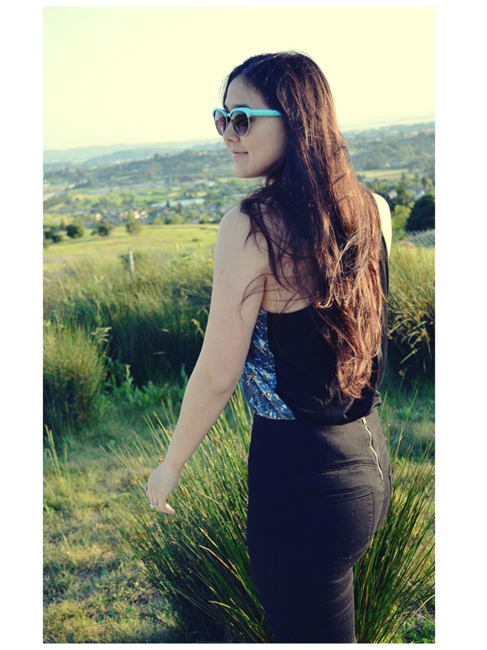 「Cat-eye、FOREVER 21、Hi-low、River Island、Sunglasses、tank top」｜Elise Armitageさん（レディース）の夏コーディネートの1枚目の写真