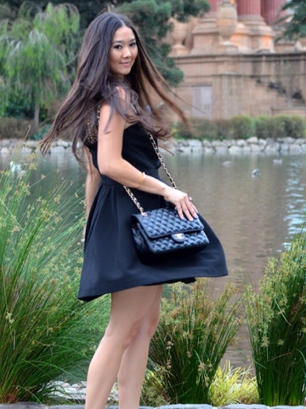 「BAG、chanel、cross-body、dress、Finn Boutique、flared、heels、merona、pumps」｜Elise Armitageさん（レディース）の秋コーディネートの1枚目の写真