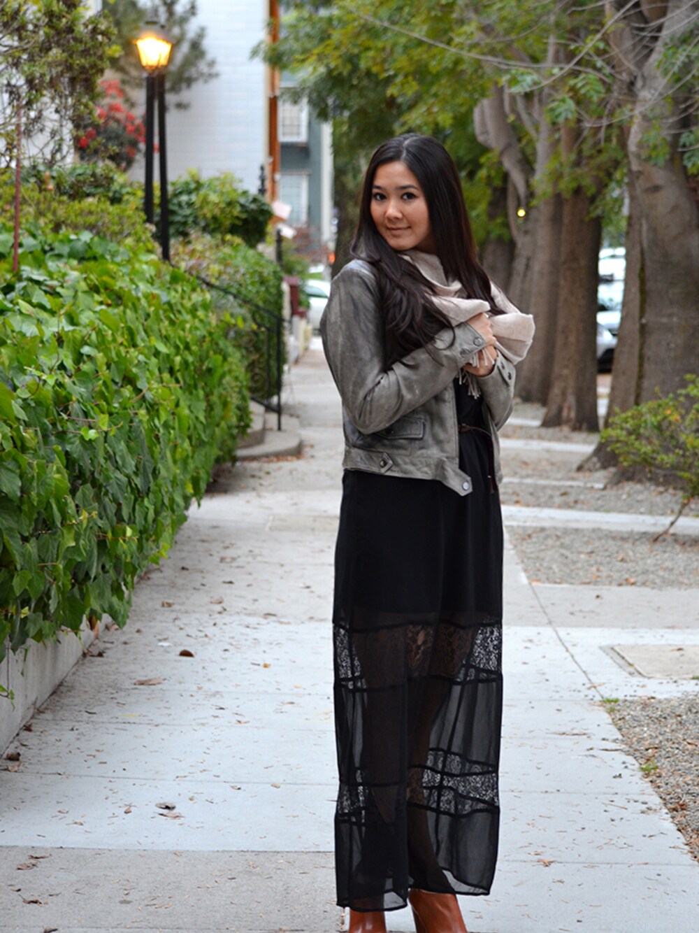 「1802、BANANA REPUBLIC、BeBe、belt、booties、dress、jacket 、MaxMars、osap、scarf」｜Elise Armitageさん（レディース）の秋コーディネートの1枚目の写真