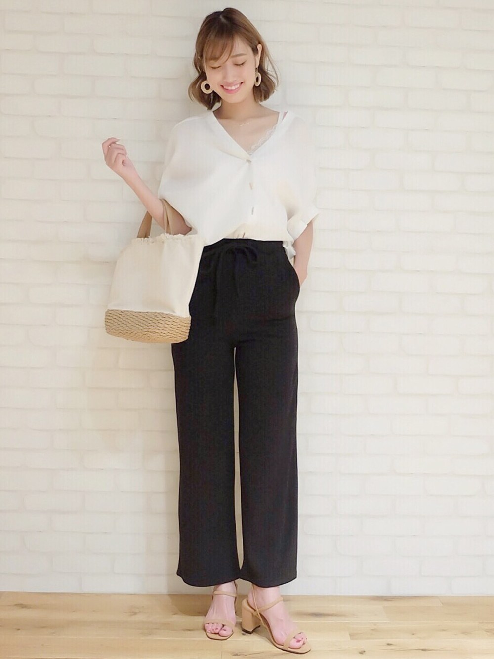 「シンプルコーデ、秋服、休日スタイル、ラクチンコーデ、プチプラコーデ、大人かわいい、パンツスタイル、カジュアル、ラフ」｜「KOBE LETTUCEのラタン風サークルピアス＊レディース/アクセサリー/ジュエリー[J645]神戸レタス（ピアス（両耳用）、ベージュ系）」を使った、momoさん（レディース・164cm）の秋コーディネートの1枚目の写真
