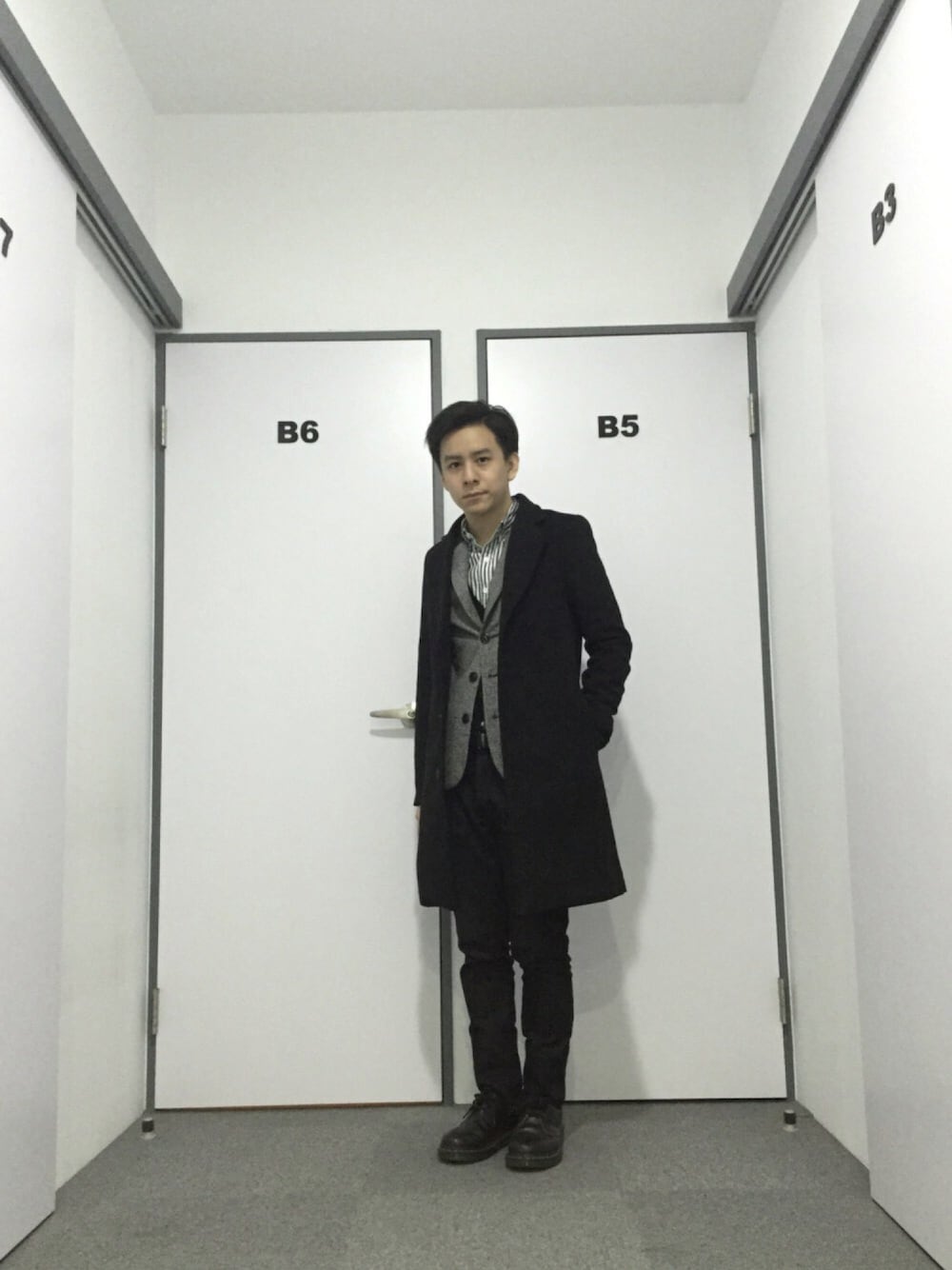 「ootd、Formal、Gentleman」｜「Dr. Martensのアイテム（ブーツ、ブラック系）」を使った、Alvis Wuさん（メンズ・162cm）の夏コーディネートの1枚目の写真