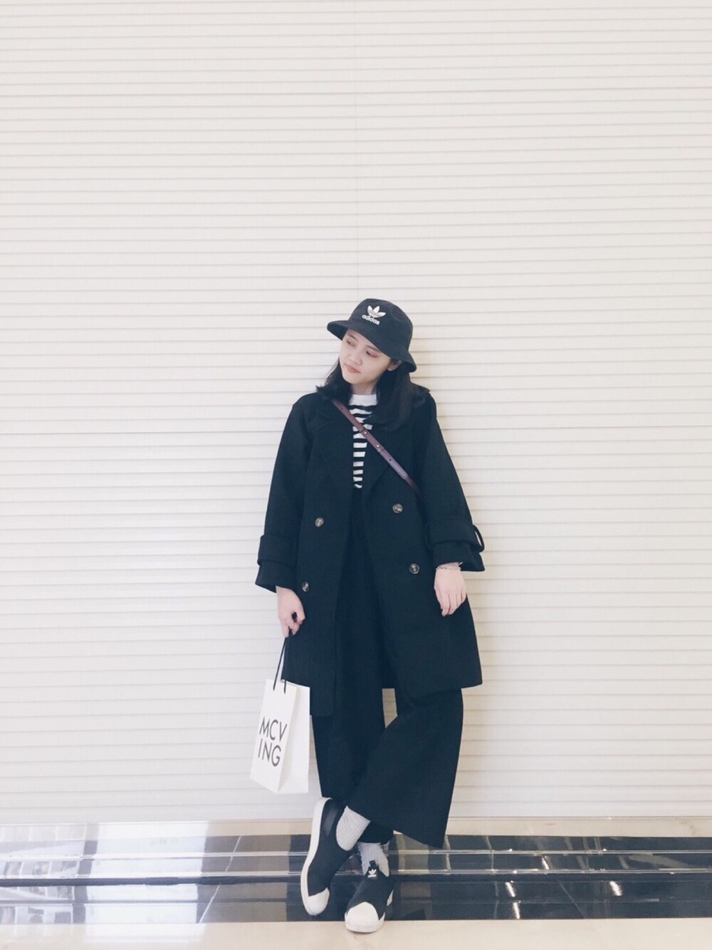 「coupleoutfit、womenswear」｜「adidasのアイテム（帽子、ブラック系）」を使った、Alvis Wuさん（メンズ・164cm）の冬コーディネートの1枚目の写真