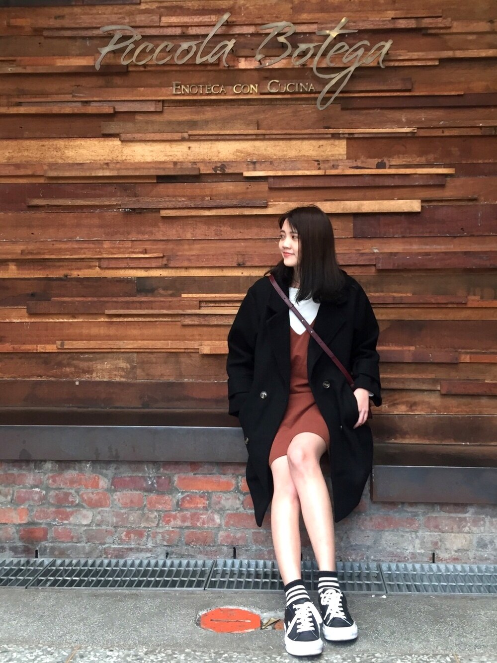 「coupleoutfit、womenswear」｜「CONVERSEのアイテム（シューズ、ブラック系）」を使った、Alvis Wuさん（メンズ・164cm）の冬コーディネートの1枚目の写真