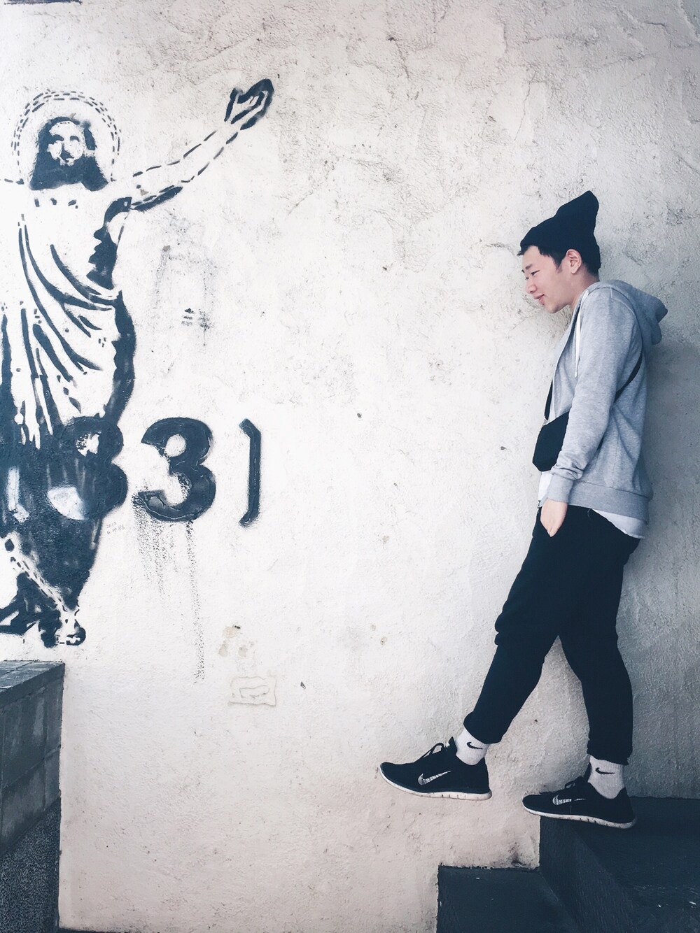 「casual、Taiwan、Taichung、ootd、foodie」｜「H&Mのアイテム（その他トップス、グレー系）」を使った、Gaudyさん（メンズ・168cm）の春コーディネートの1枚目の写真