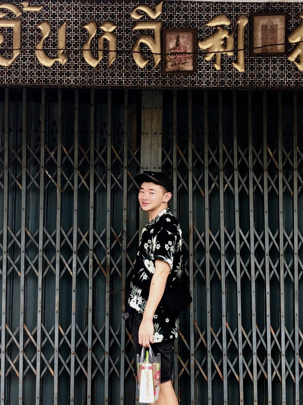 「railway、Thailand、Bangkok、ootd、VINTAGE、summer、travel」｜「WEGOのアイテム（キャップ、ブラック系）」を使った、Gaudyさん（メンズ・168cm）の夏コーディネートの1枚目の写真