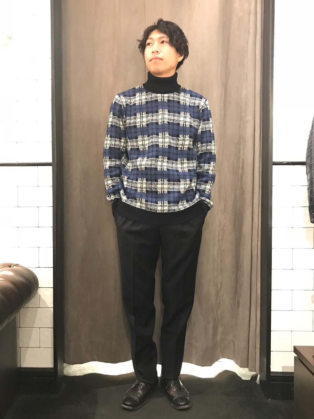 「秋のコーデ、大人カジュアル、きれいめカジュアル、お洒落さんとつながりたい、fashion、キレイめ、ネイビー、パンツスタイル、スラックス、タートルネック」｜「RAWLIFEのMUUA/ムーア/double jacquard turtle knit（ニット/セーター、ブルー系）」を使った、にっしーさん（メンズ・175cm）の秋コーディネートの1枚目の写真