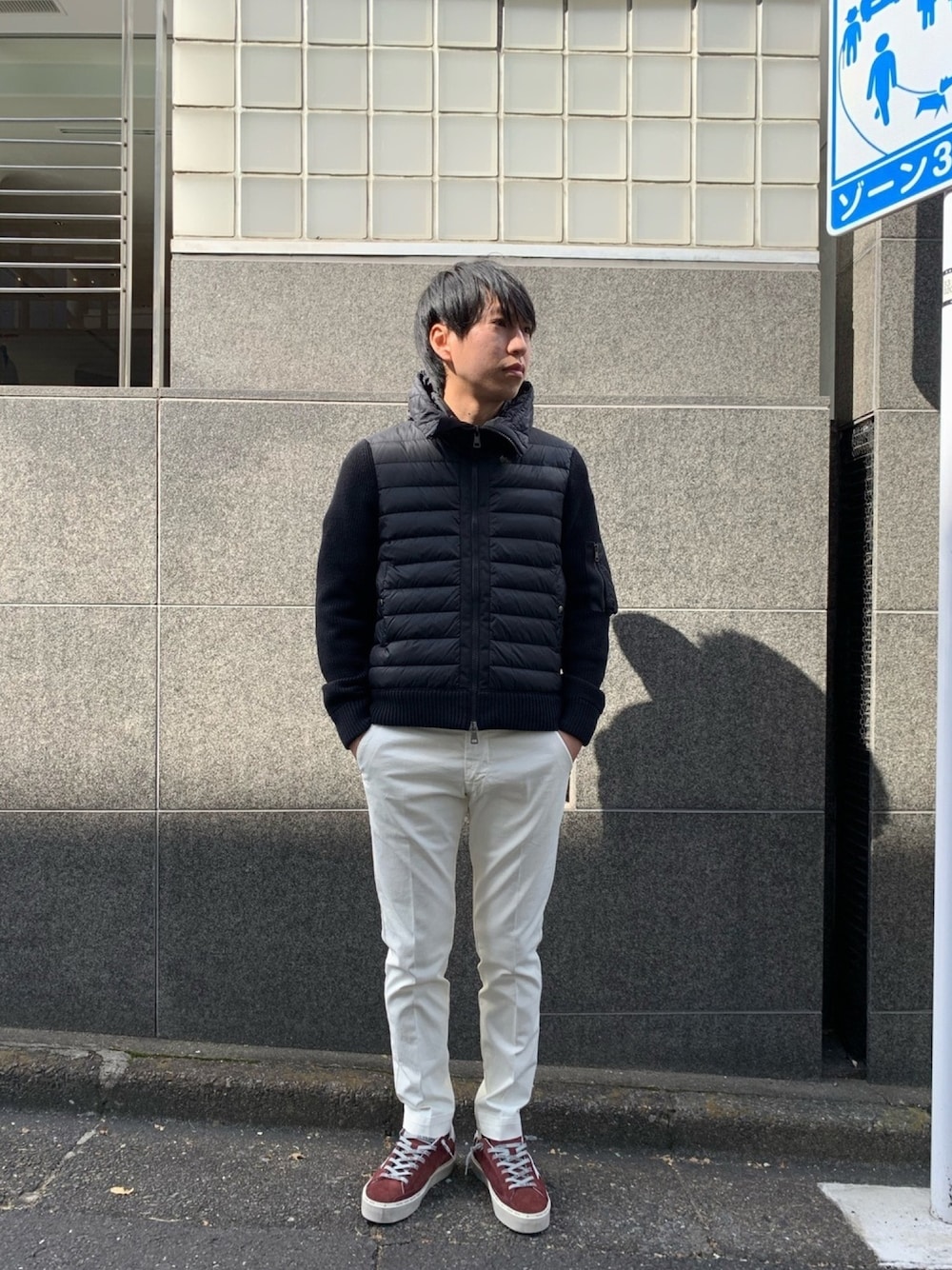 「秋冬コーデ、大人カジュアル、シンプルコーデ、おしゃれさんと繋がりたい、いいね、save、フォローお願いします🤑、スニーカー、キレイめ、冬コーデ、カジュアル、休日スタイル」｜「ENTRE AMISのENTRE AMIS/アントレ アミ/コットンストレッチパンツ（その他パンツ、ホワイト系）」を使った、にっしーさん（メンズ・175cm）の秋コーディネートの1枚目の写真
