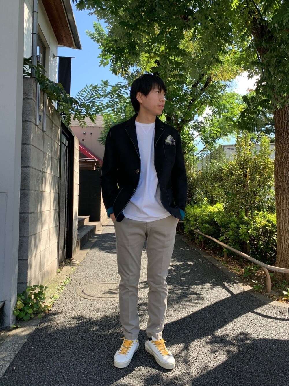 「オトナカジュアル、シンプル、きれいめカジュアル、秋コーデ、大人コーデ、白スニーカー、ファッションの力を信じよう、いいね、save、フォローお願いします🤑、ベージュ、黒」｜「BOBのBOB/ボブ/ﾎﾞﾝﾃﾞｨﾝｸﾞJKT（テーラードジャケット、ブラック系）」を使った、にっしーさん（メンズ・175cm）の秋コーディネートの1枚目の写真