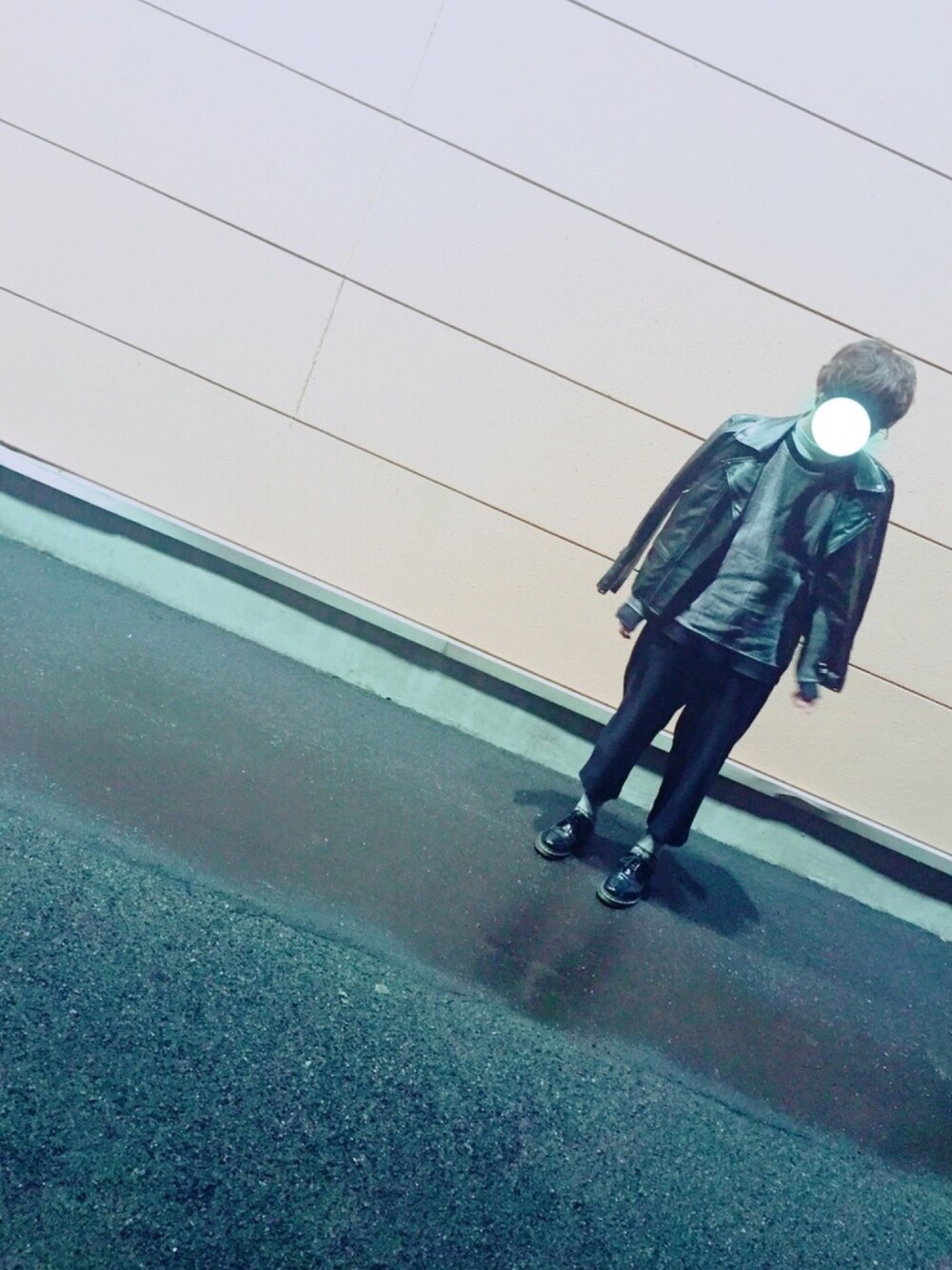 「お洒落さんとつながりたい、カジュアルコーデ、春コーデ、UNIQLO、ZOFF、unrelaxing、STUDIOUS、SENSEOFPLACE、Dr.Martens、ライダース」｜「Dr. MartensのAIRWAIR ドクターマーチン 1461 PATENT 3 EYE BLACK PATENT（ブーツ、ブラック系）」を使った、＜●ω●βさん（メンズ・166cm）の冬コーディネートの1枚目の写真