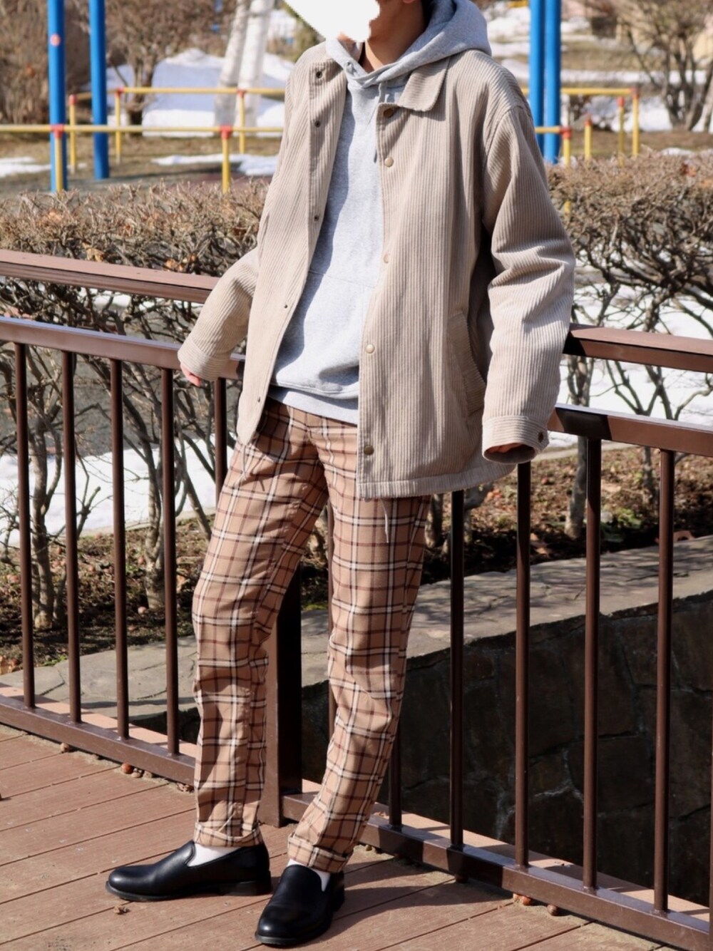 「平成最後のWEARISTAセンバツ、おしゃれさんと繋がりたい、春、春コーデ、シンプル、シンプルコーデ、カジュアル、オトナカジュアル、大学生、スリッポン」｜「HAREのMADE IN JAPANレザースリッポン(HARE)（スリッポン、ブラック系）」を使った、ふじさん（メンズ・170cm）の春コーディネートの1枚目の写真