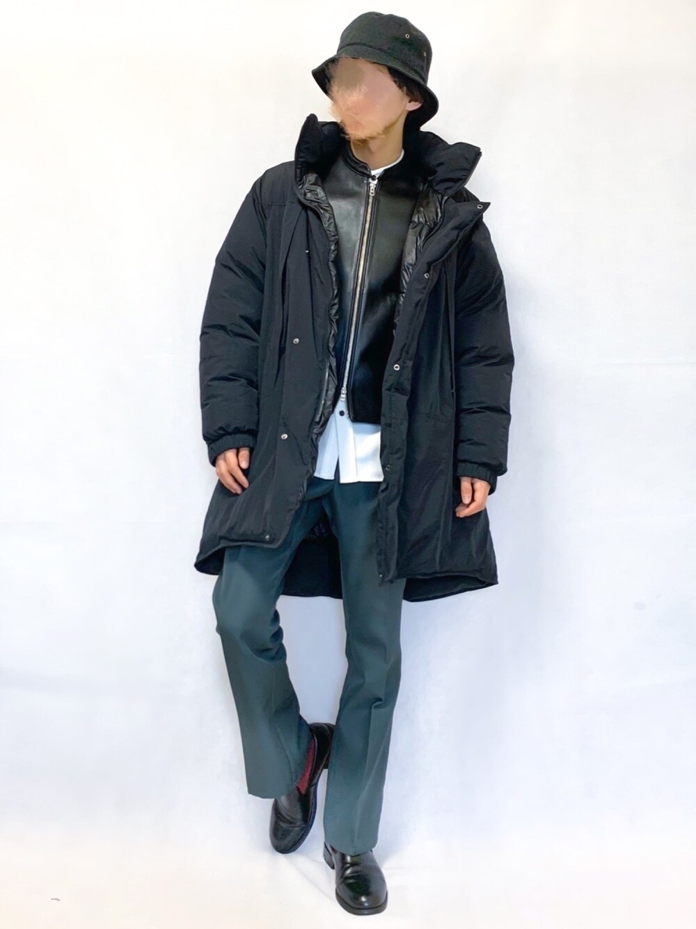「おしゃれさんと繋がりたい、シンプル、大人カジュアル、今日のコーデ、ストリート、ブラックコーデ、オーバーサイズ、レイヤードスタイル、ライダース、モンスターパーカー」｜「RAGEBLUEのエアサーマルモンスターパーカー/851357（モッズコート、ブラック系）」を使った、ふじさん（メンズ・170cm）の冬コーディネートの1枚目の写真