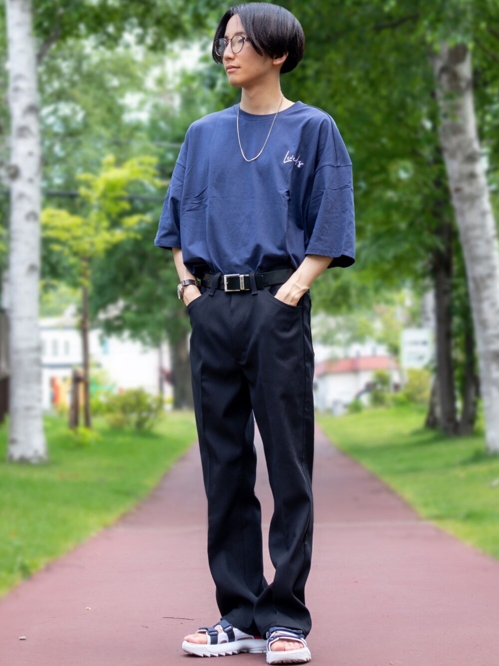 「LEVENDIS、カジュアルコーデ、お洒落さんとつながりたい、今日のコーデ、シンプルスタイル、ゆるコーデ、プチプラ、休日スタイル、ビッグT、ストリート」｜「LEVENDISの【LEVENDIS(レベンディス)】バックプリント ドロップショルダー Tシャツ  ロゴ付き(ユニセックス)（Tシャツ/カットソー、ブルー系）」を使った、ふじさん（メンズ・170cm）の夏コーディネートの1枚目の写真